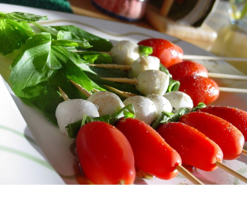 La Mejor Ensalada Caprese en Brochetas – Receta Fácil de Aperitivo Saludable